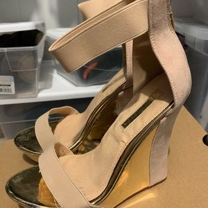 Women’s Shoes. Cream color. Size 9